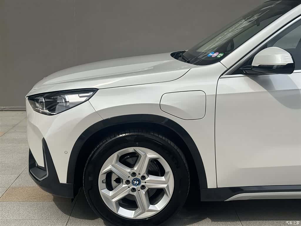 BMW iX1, 2025 все фото