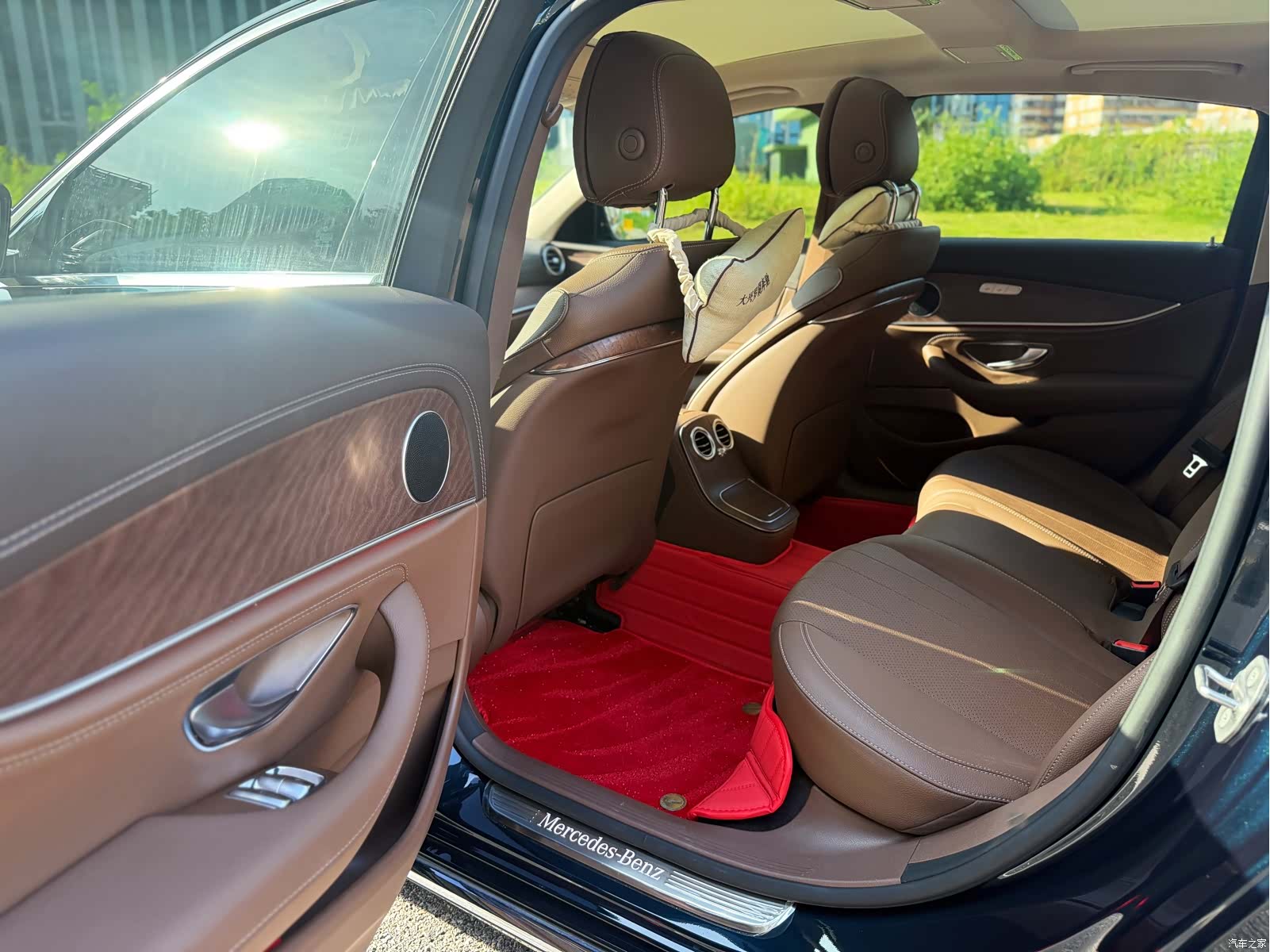 Mercedes-Benz E-Class, 2023 14