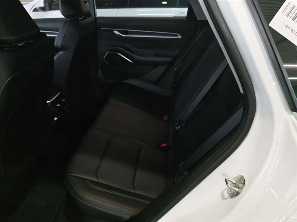 Geely Emgrand, 2023 17