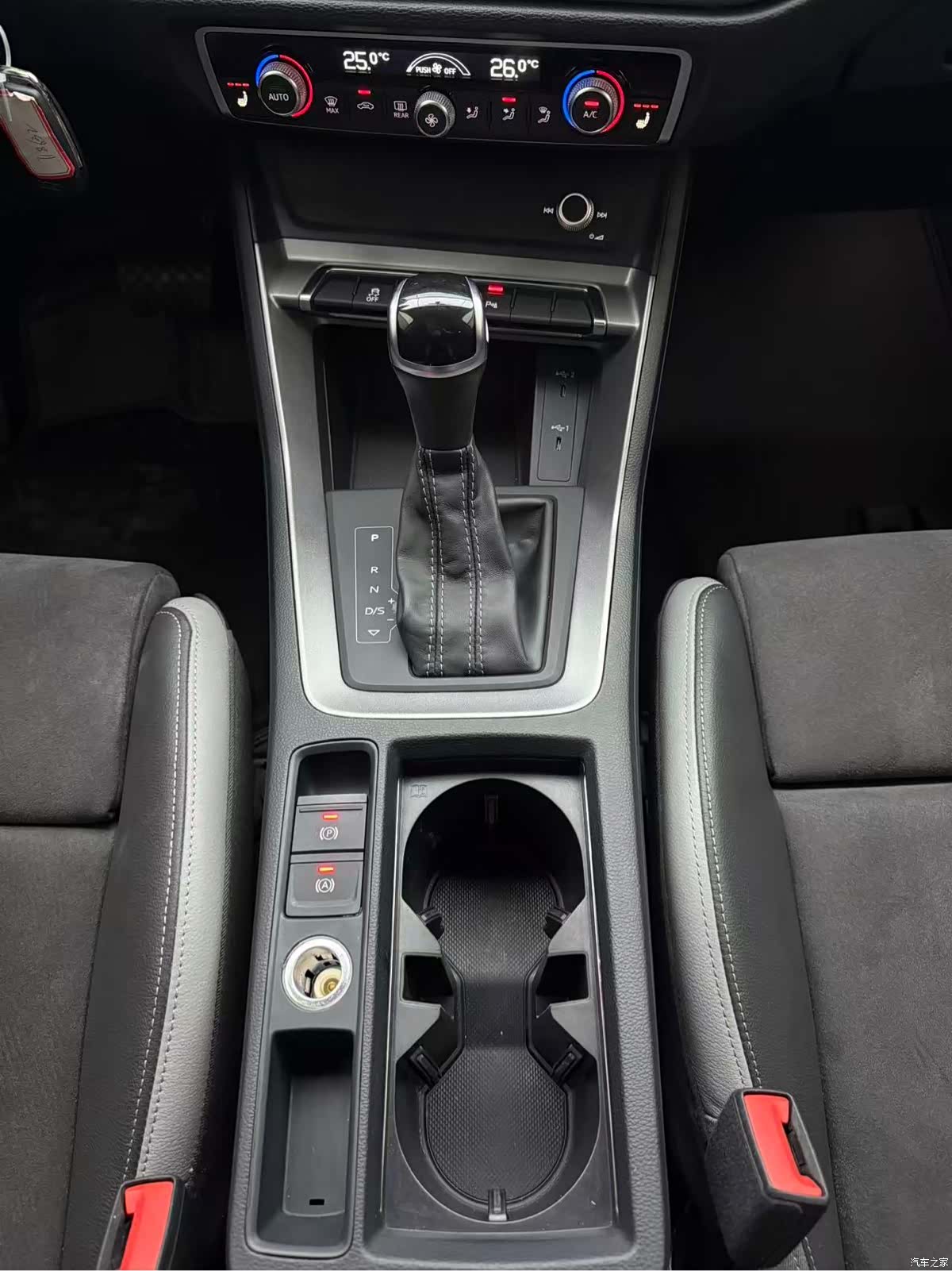 Audi Q3, 2022 10