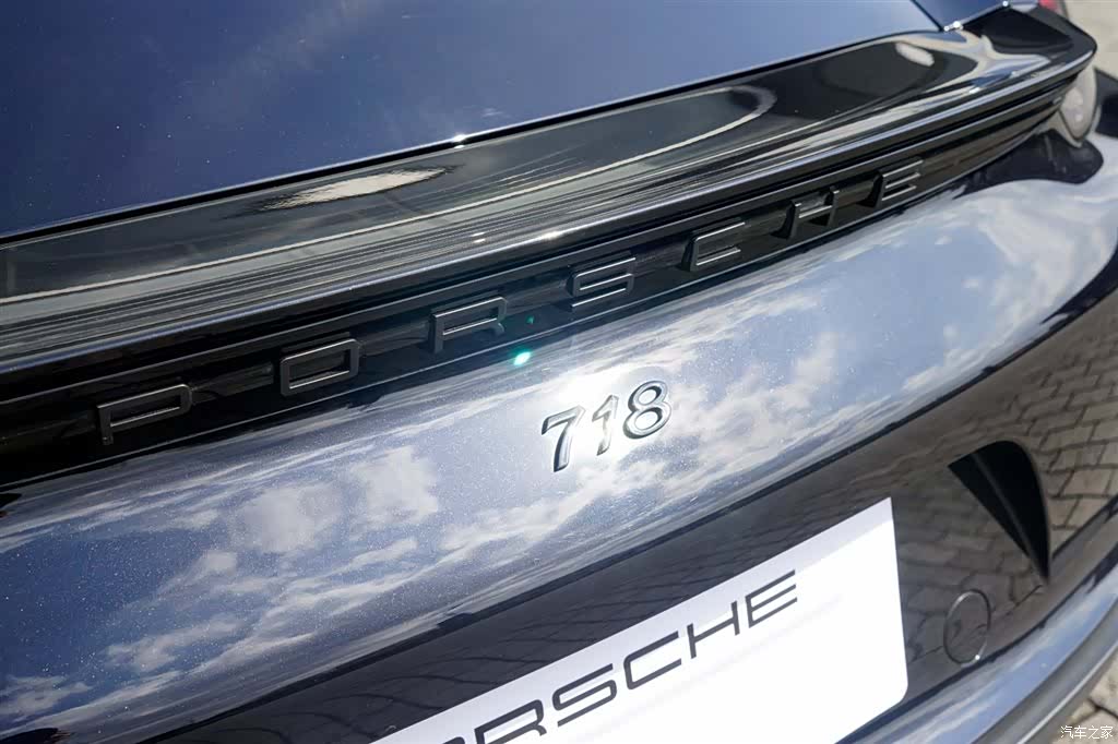 Porsche Cayman, 2025 10