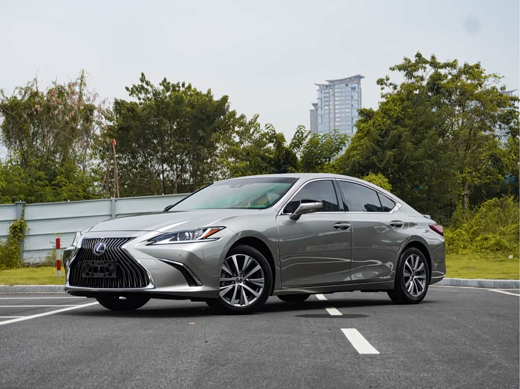 Lexus ES 2020 300h