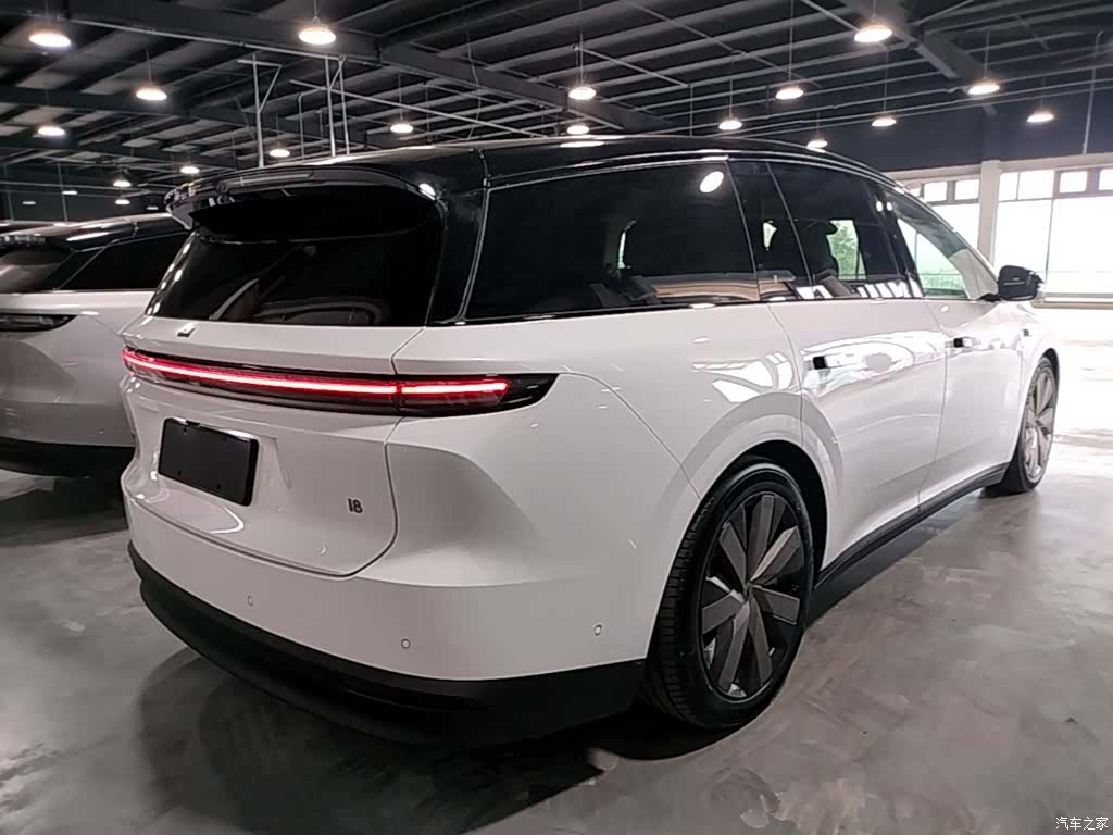 Li Auto i8, 2025 7