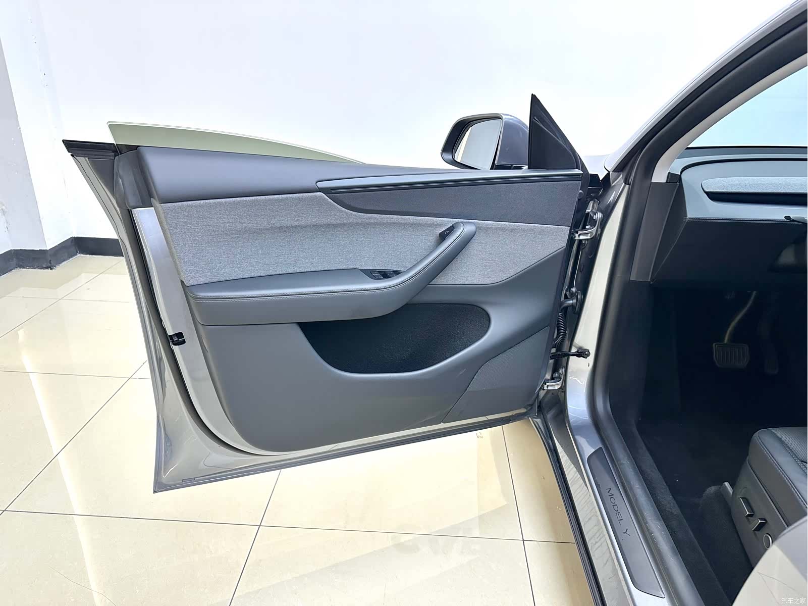 Tesla Model Y, 2025 18