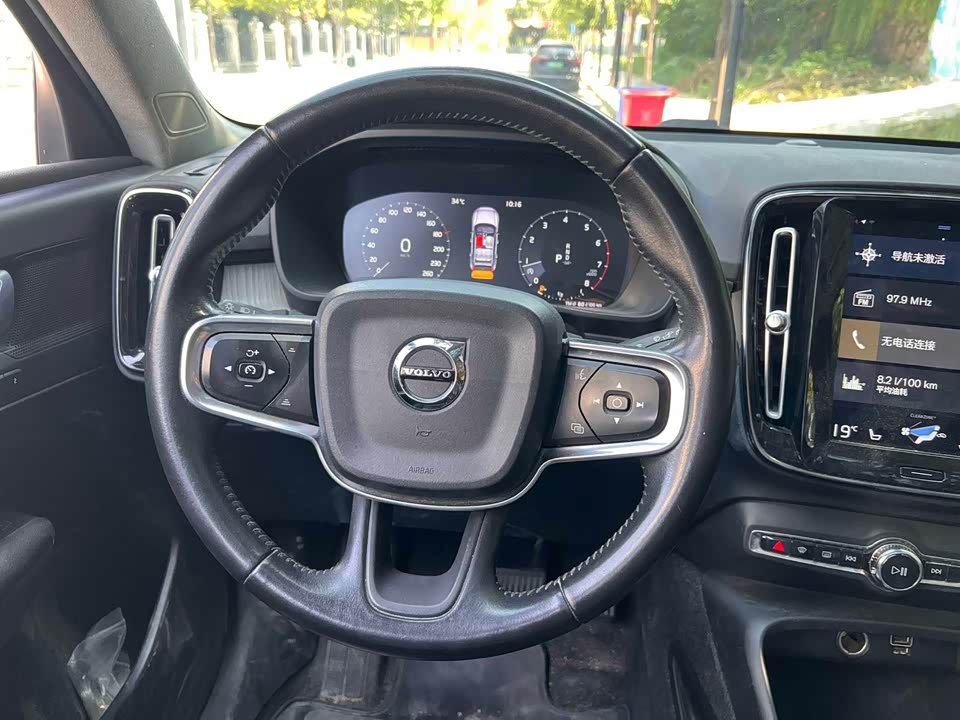 Volvo XC40