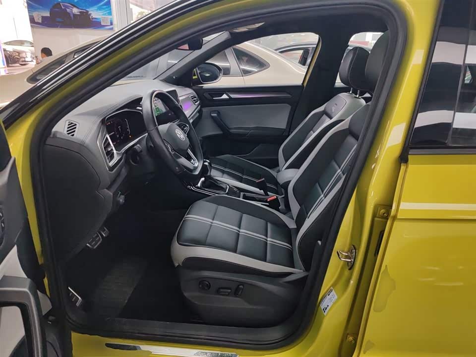 Volkswagen T-ROC exploring Songs