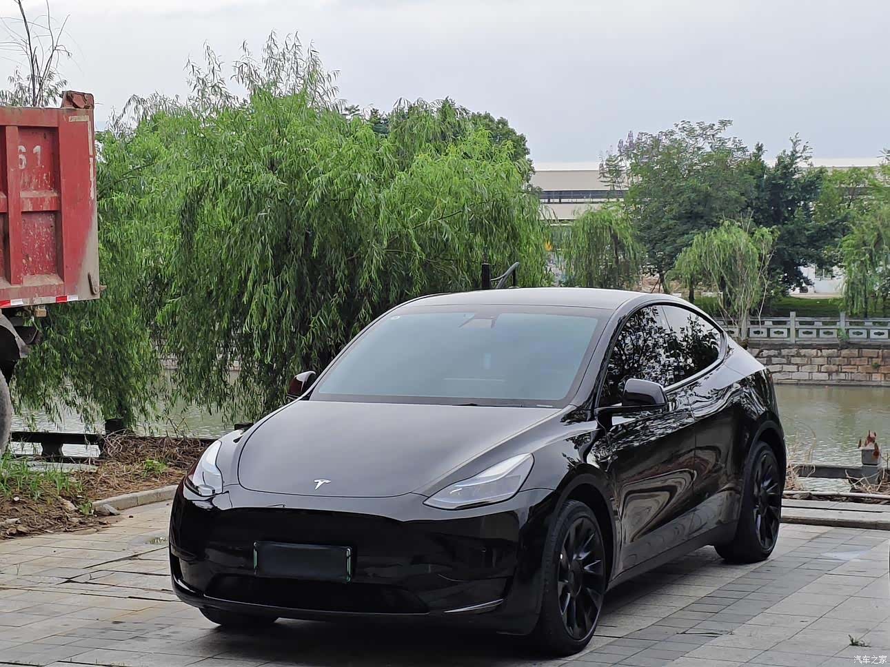 Tesla Model Y, 2023 1