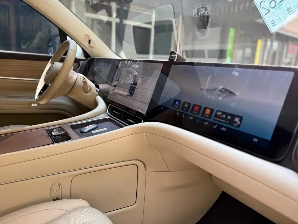 AITO Ask the world M9