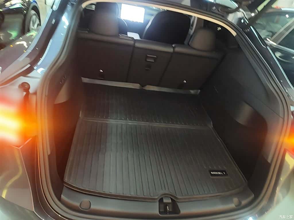 Tesla Model Y, 2022 19