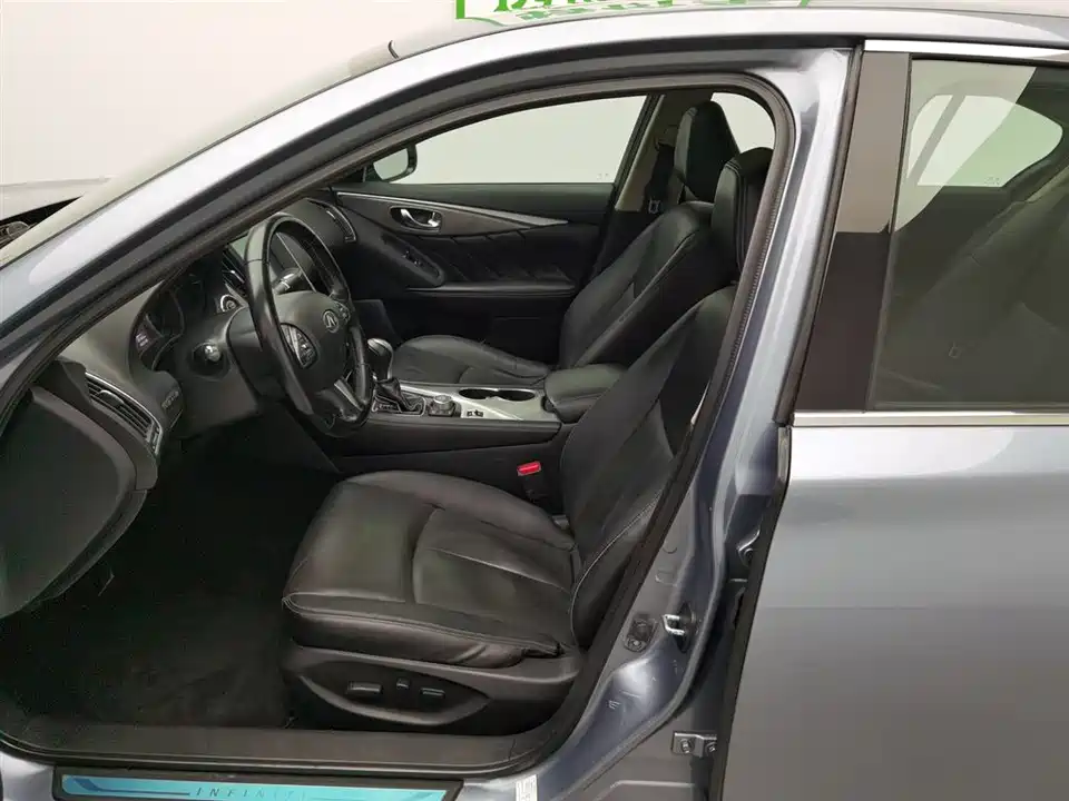 Infiniti Q50L