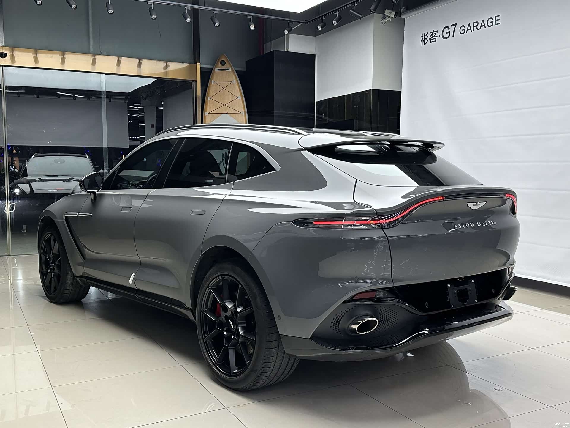 Aston Martin DBX, 2022 6