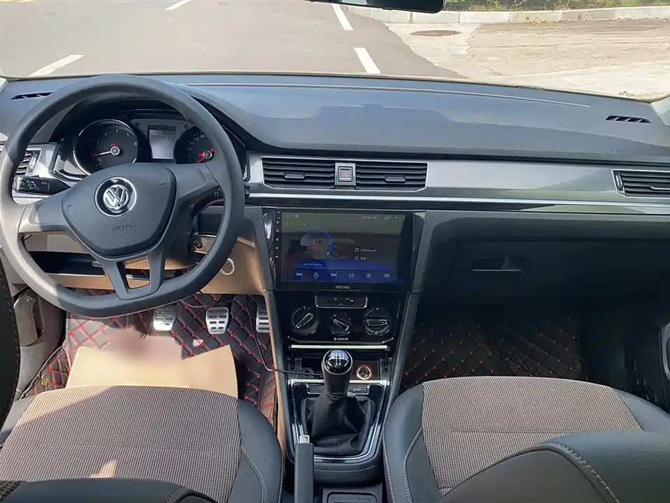 Volkswagen C-TREK Wei Collar