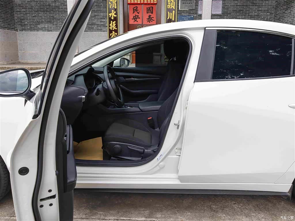 Mazda Mazda3, 2023 16
