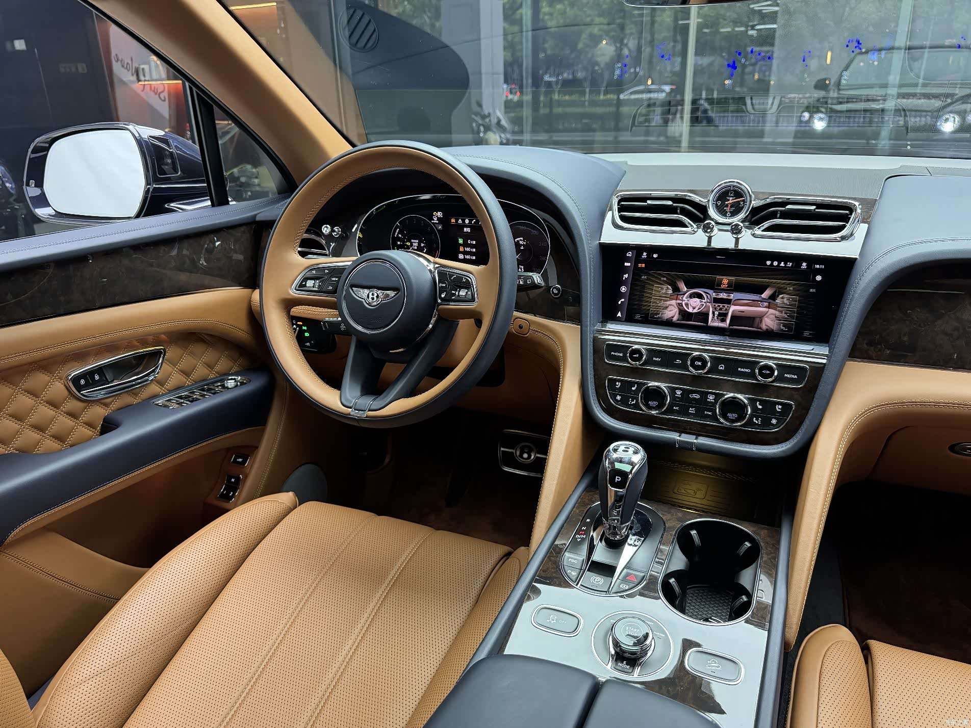 Bentley Bentayga, 2021 16