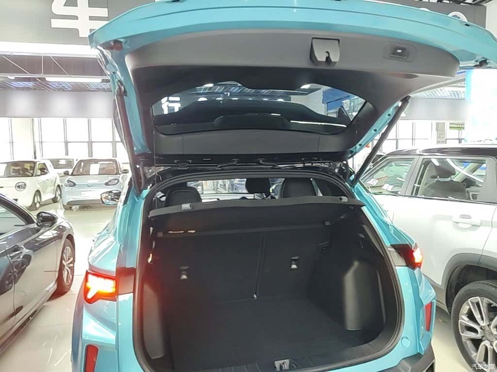 Geely Coolray, 2022 19