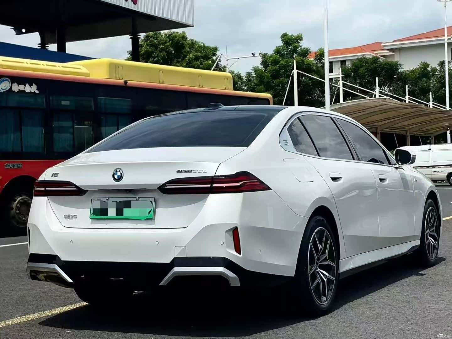 BMW i5, 2024 6