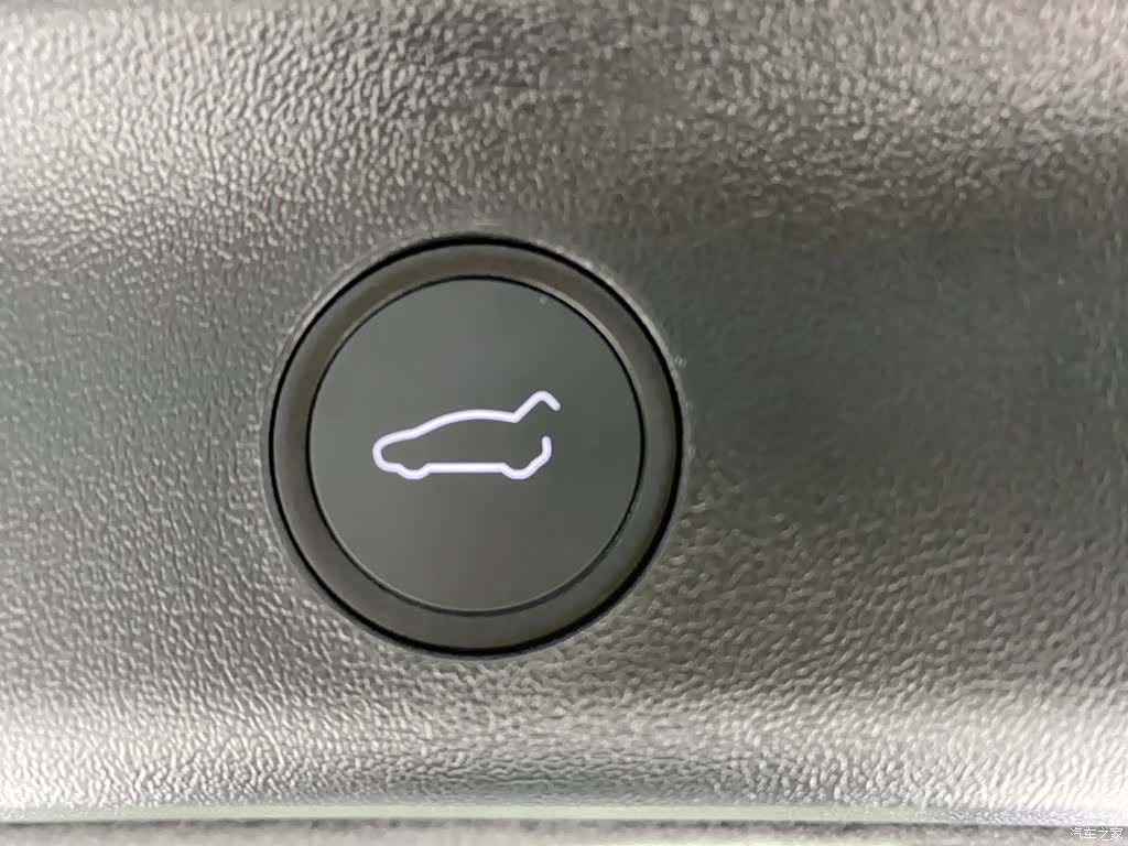Tesla Model Y, 2024 27