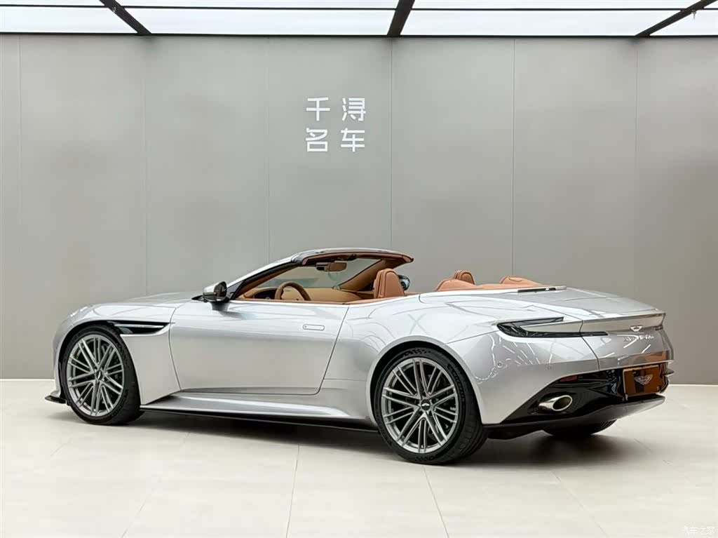 Aston Martin DB12, 2024 15