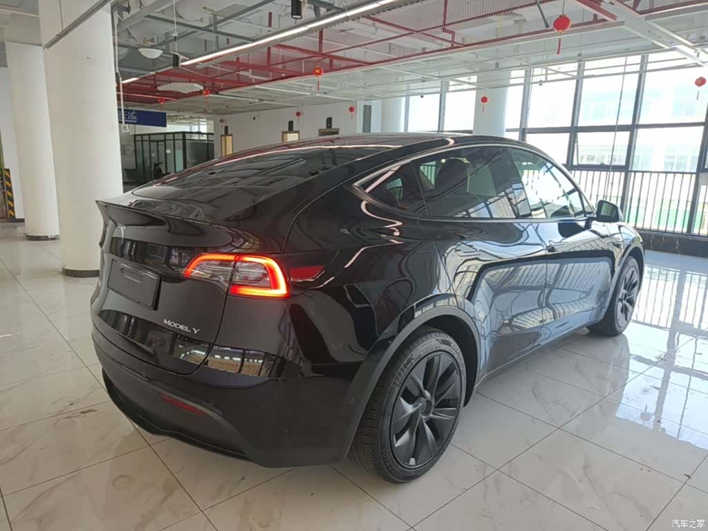 Tesla Model Y, 2023 7