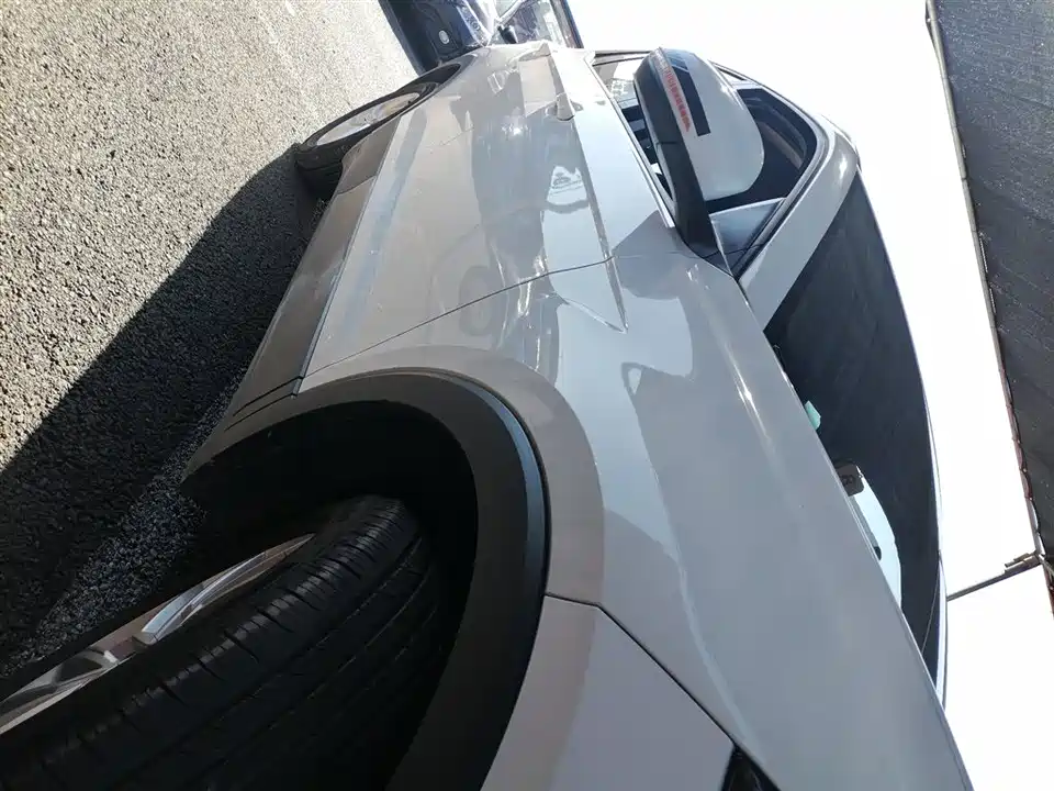 Volkswagen Exploring the shadow