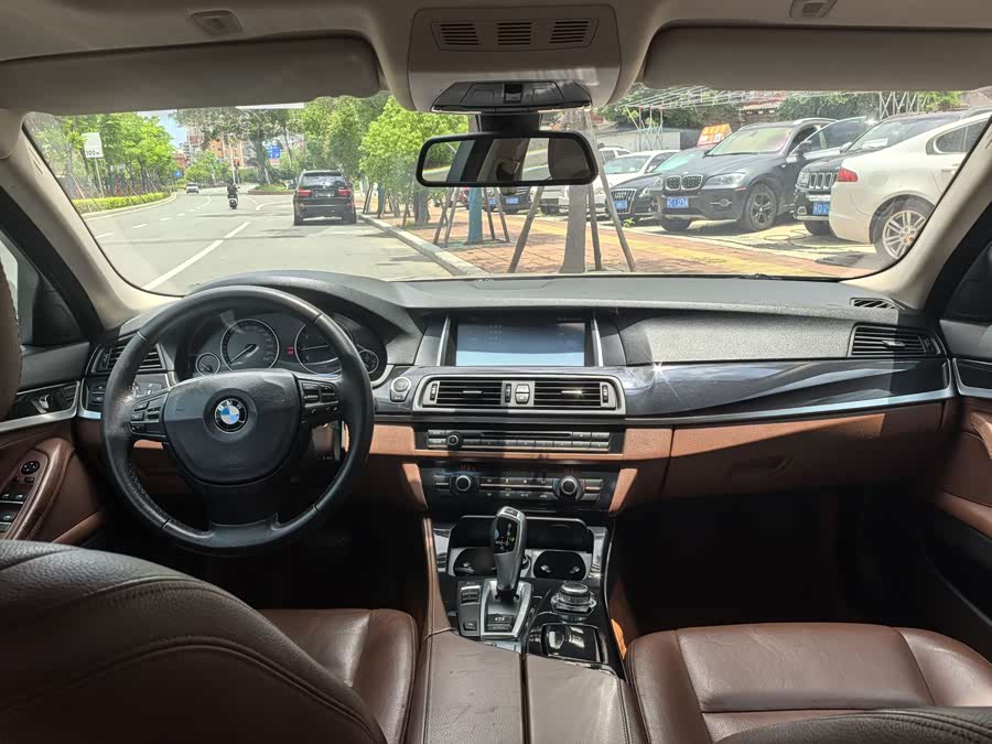 BMW 5 Series 2015, фото 9