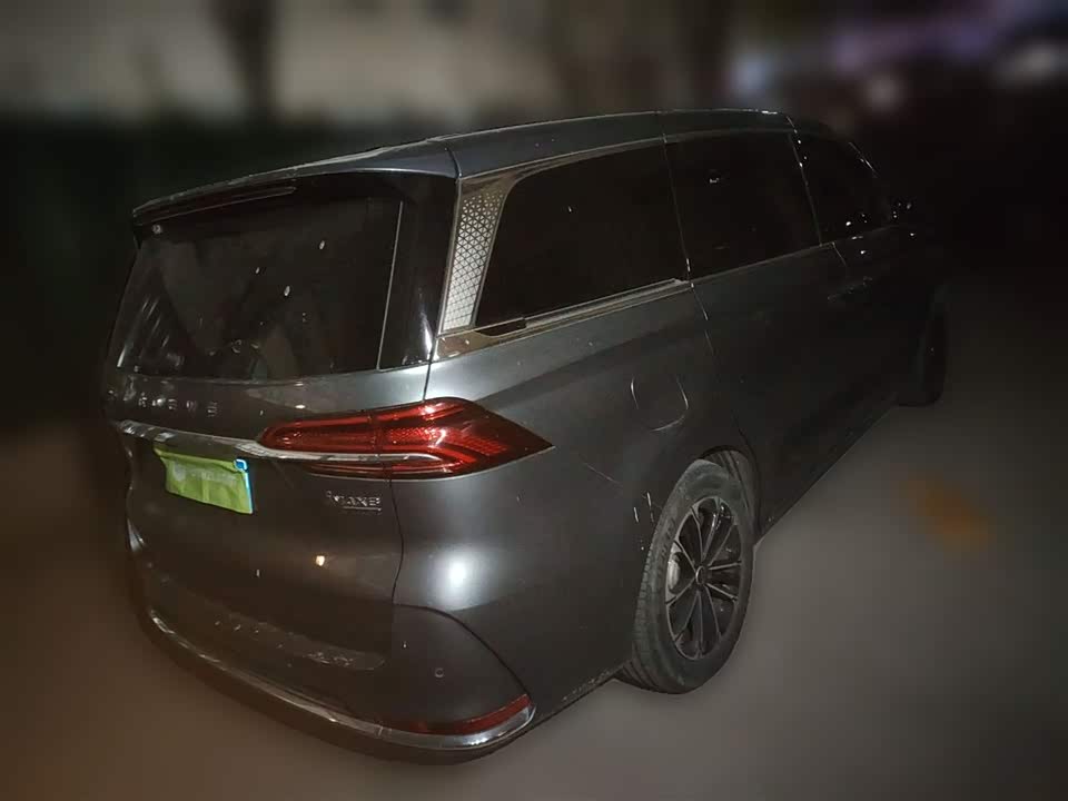 Roewe iMAX8