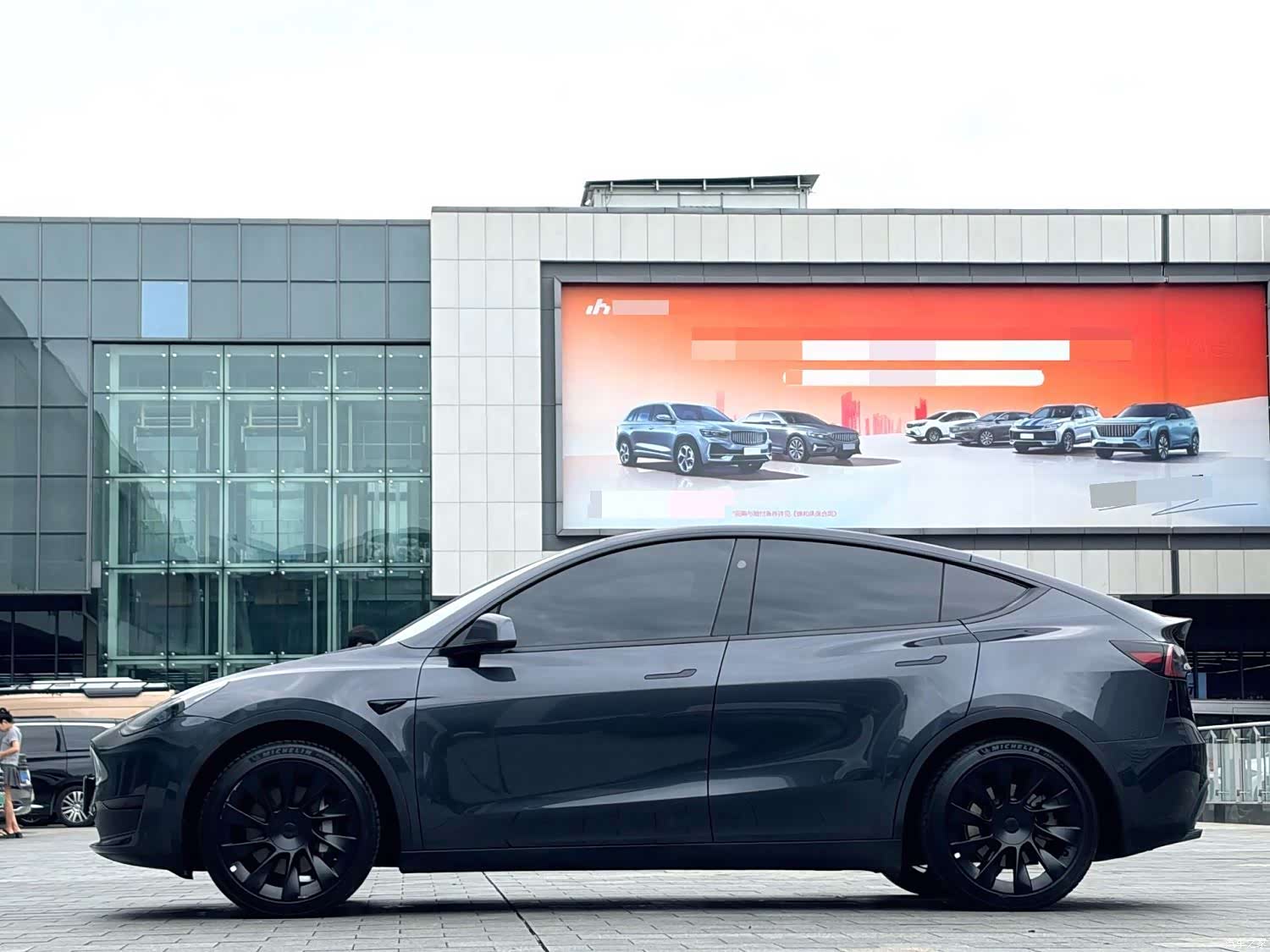 Tesla Model Y, 2024 8