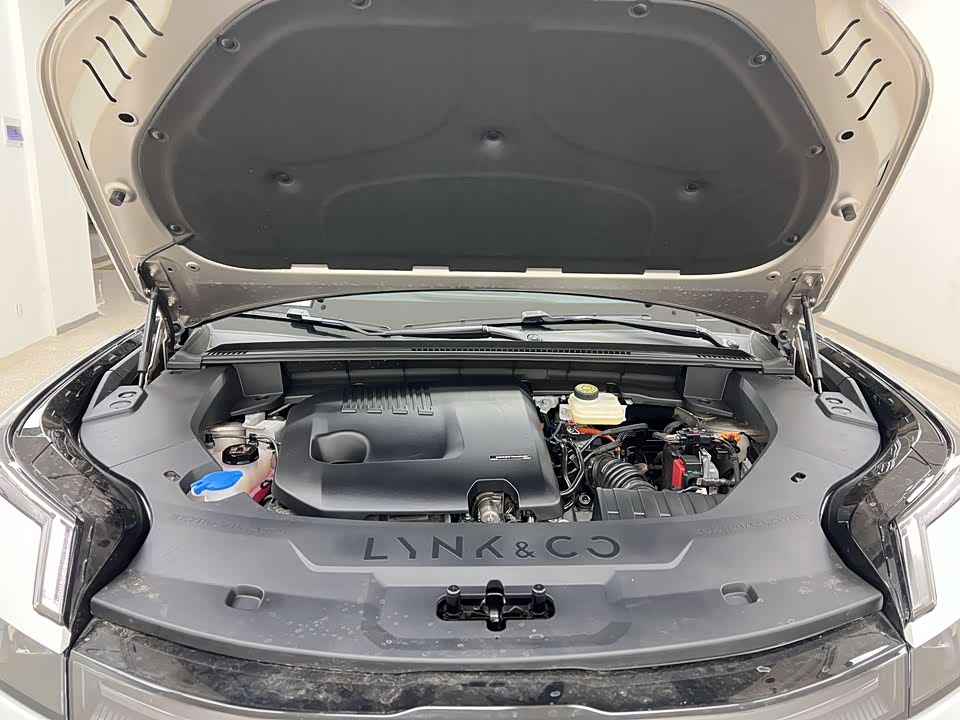 Lynk & Co 08 EM-P