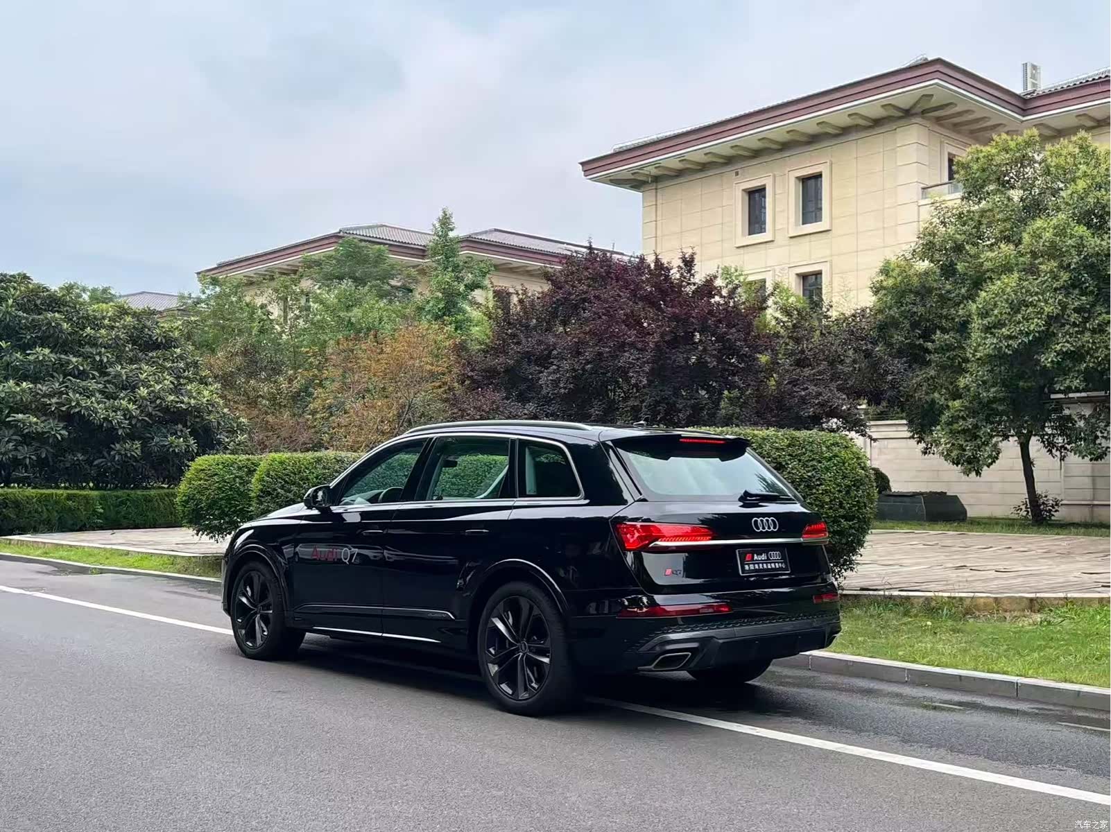 Audi Q7, 2025 4