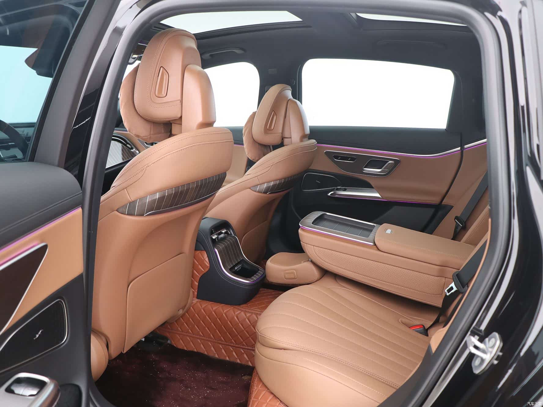 Mercedes-Benz E-Class, 2024 13