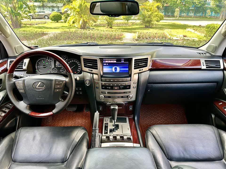 Lexus LX