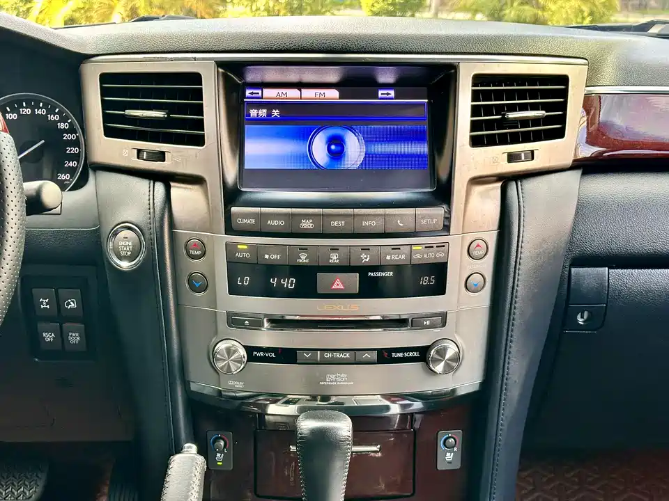 Lexus LX