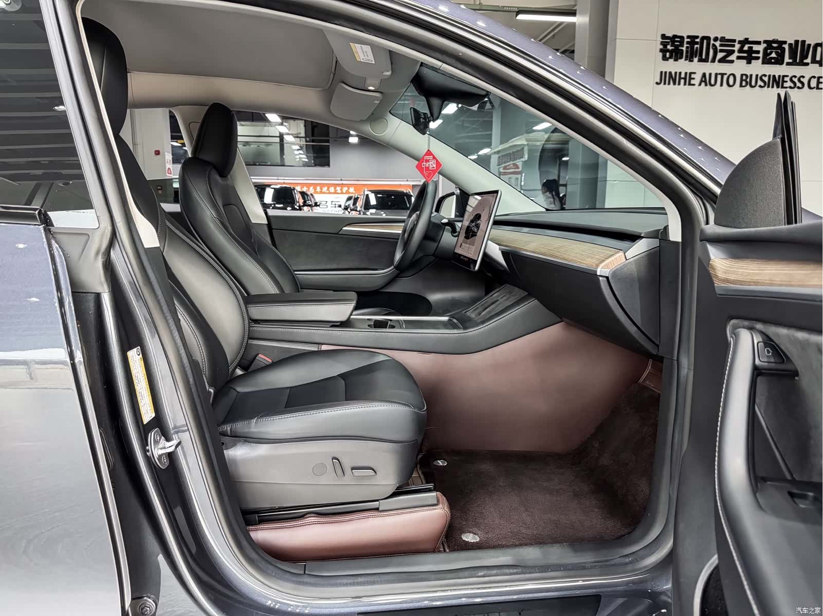 Tesla Model Y, 2023 13