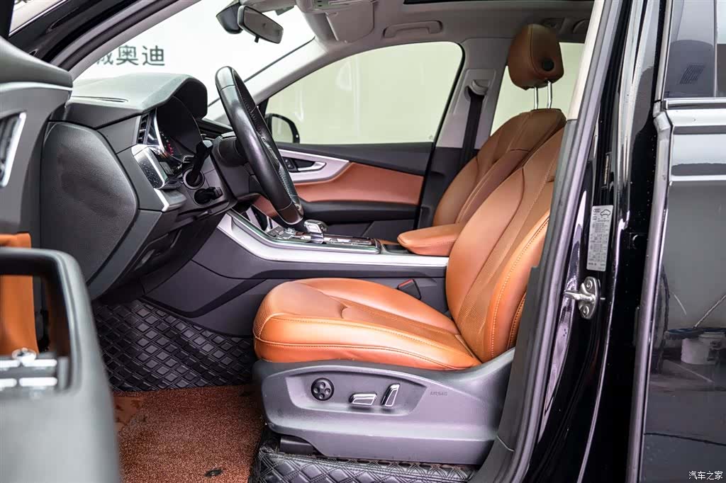 Audi Q7, 2022 10