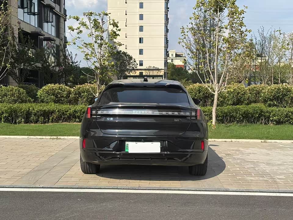 Zeekr 001