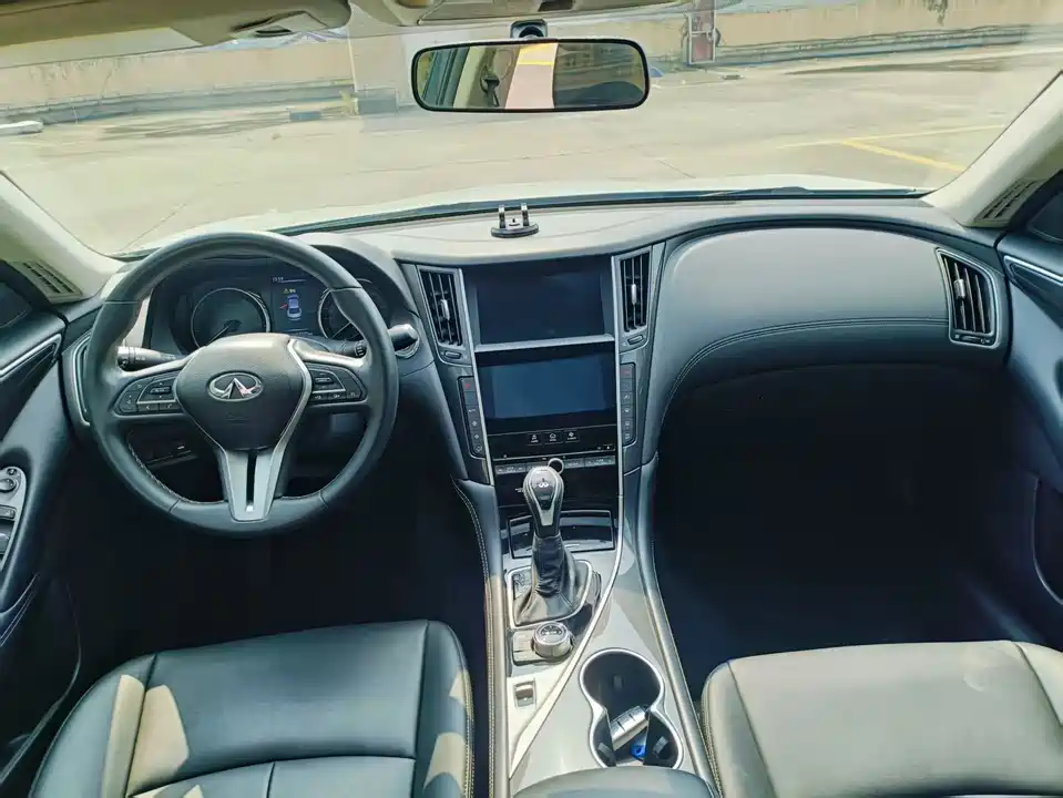 Infiniti Q50L