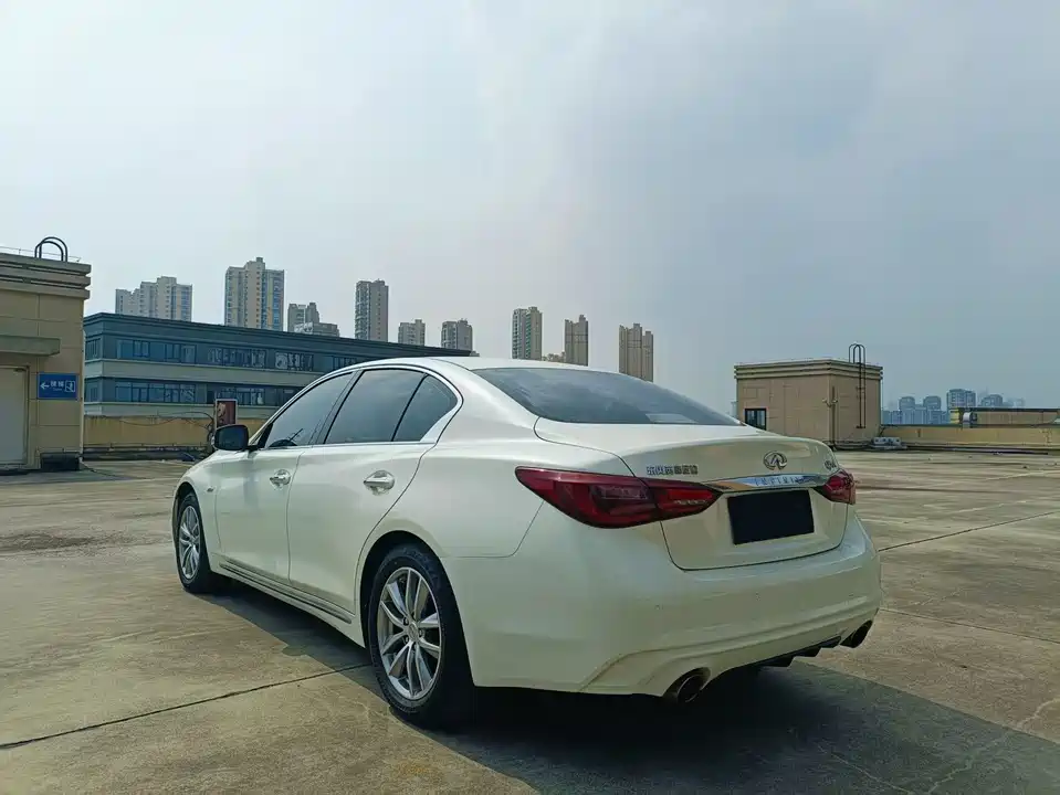 Infiniti Q50L