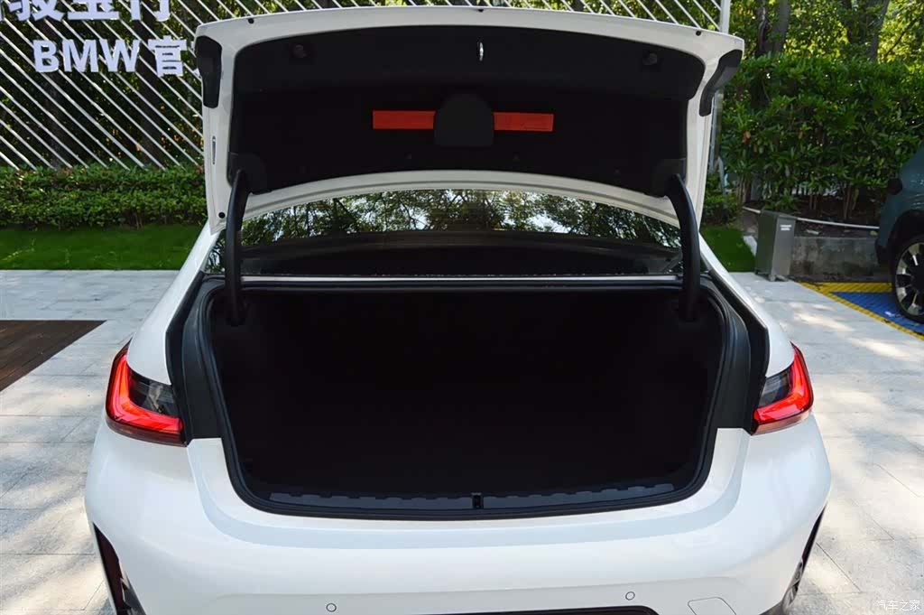 BMW 3 Series, 2025 4