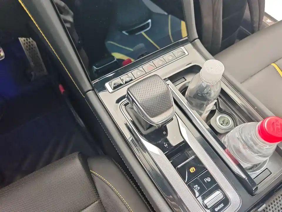Hongqi H6