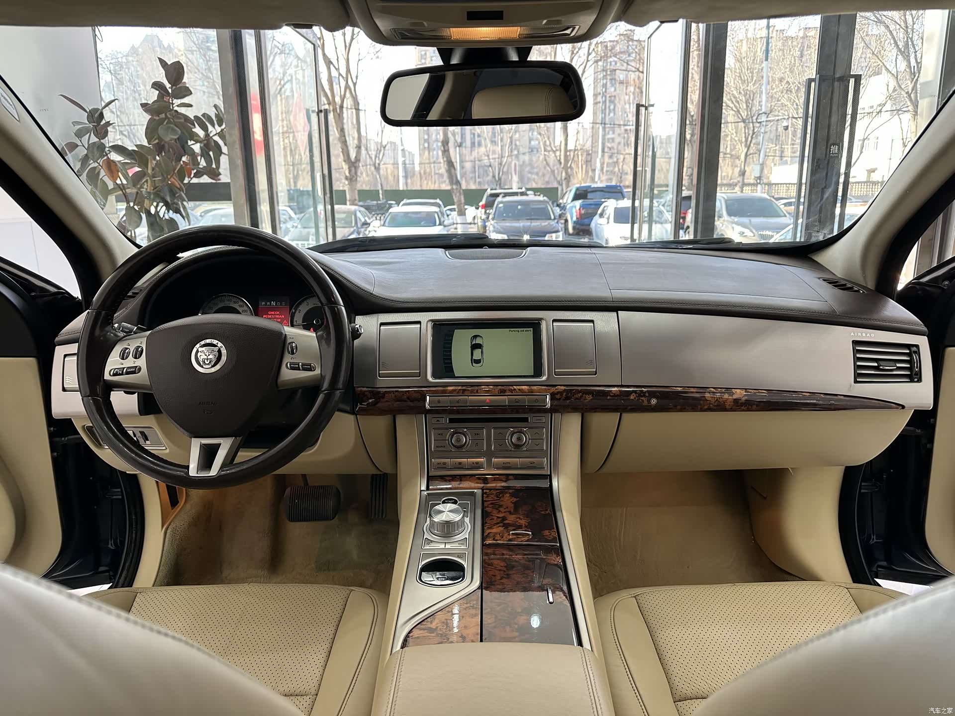 Jaguar XF, 2009 9