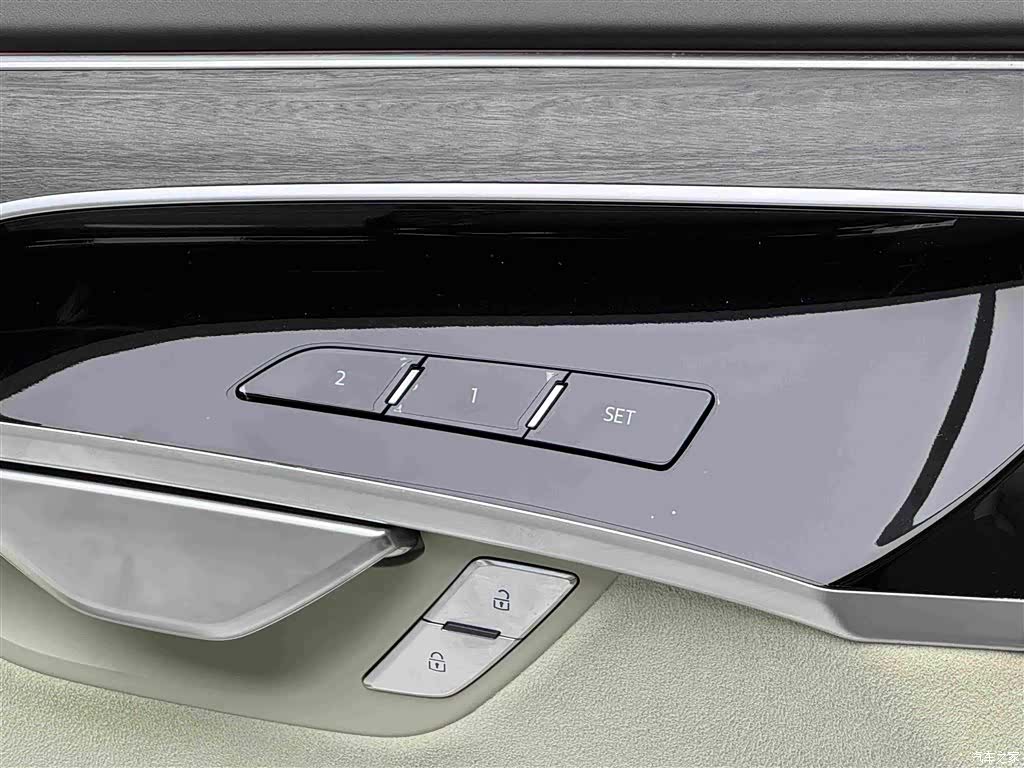 Audi A8L, 2022 18