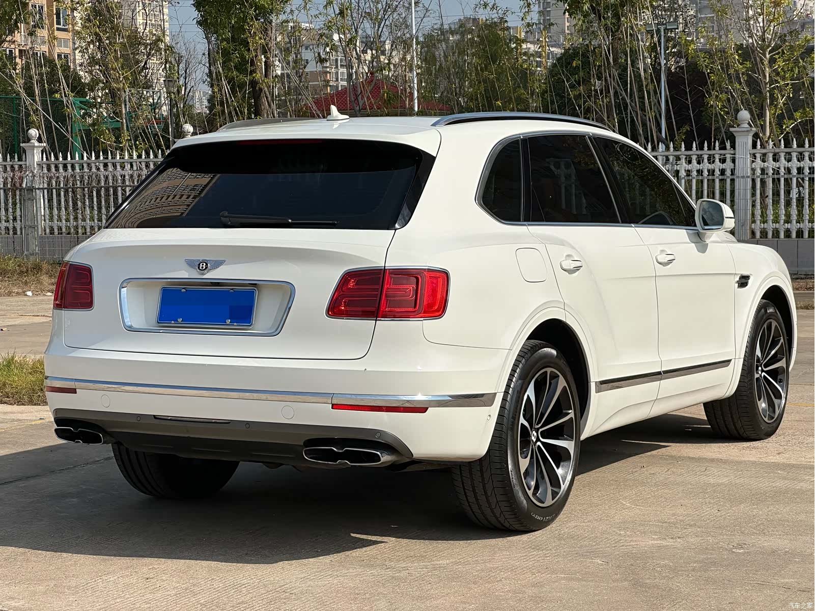 Bentley Bentayga, 2020 9