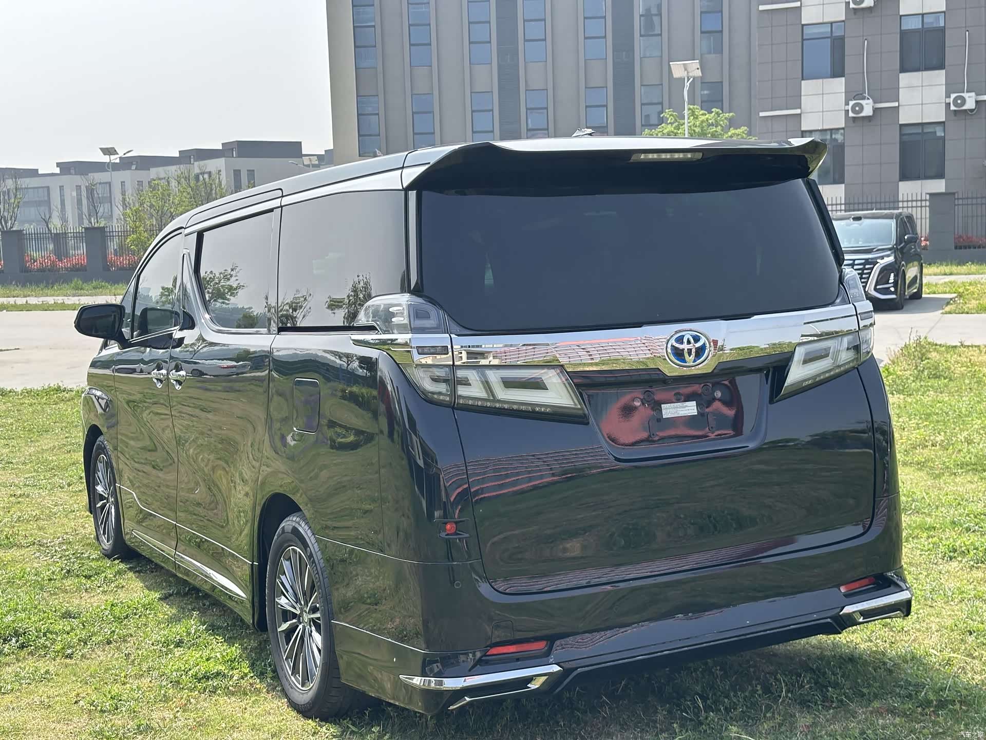 Toyota Vellfire, 2021 9
