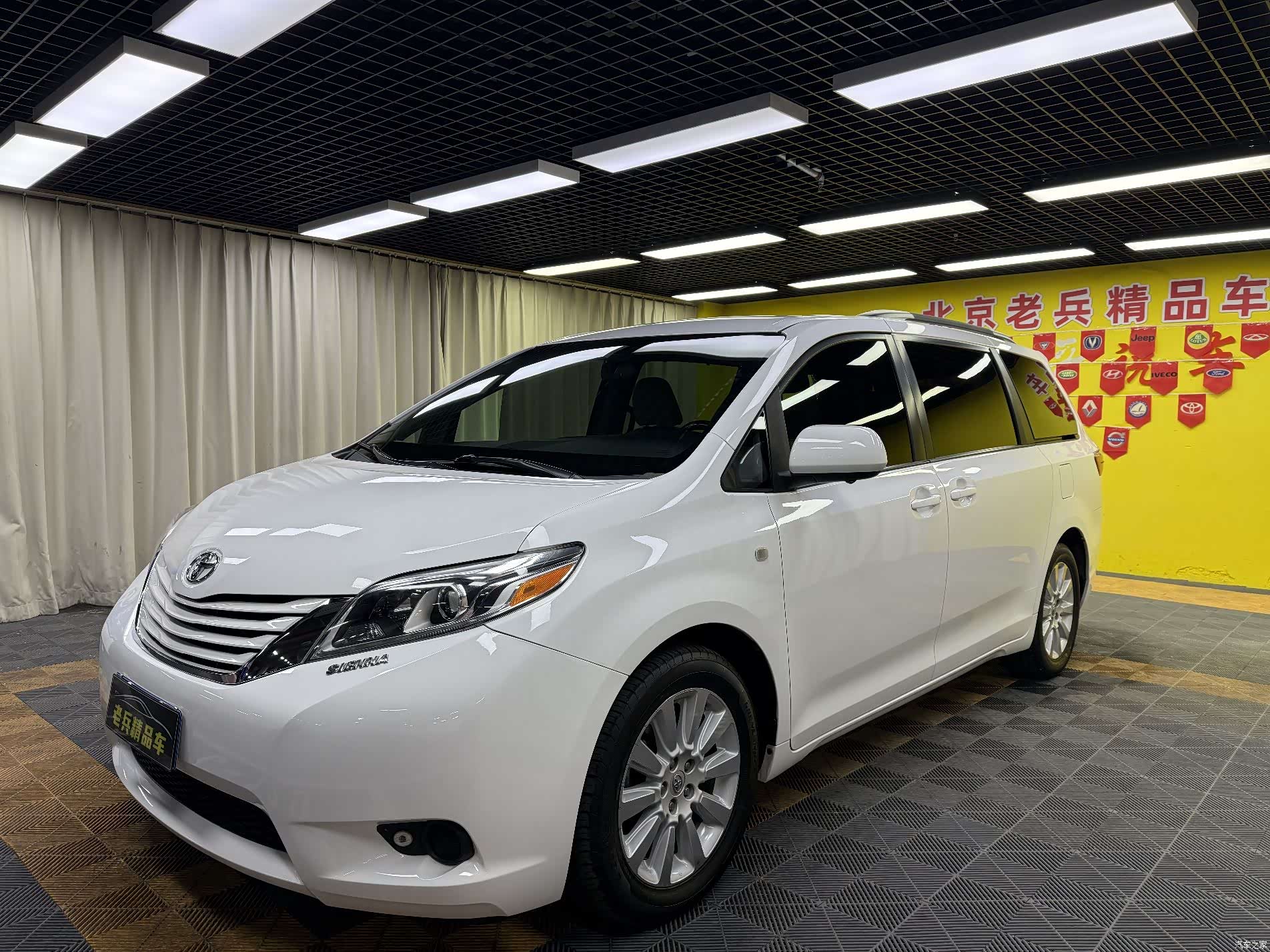Toyota Sienna, 2015 1