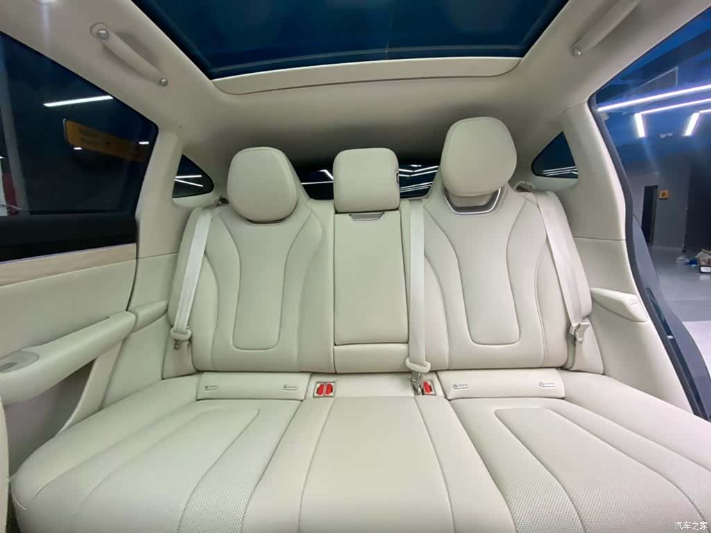 Luxeed R7, 2025 19