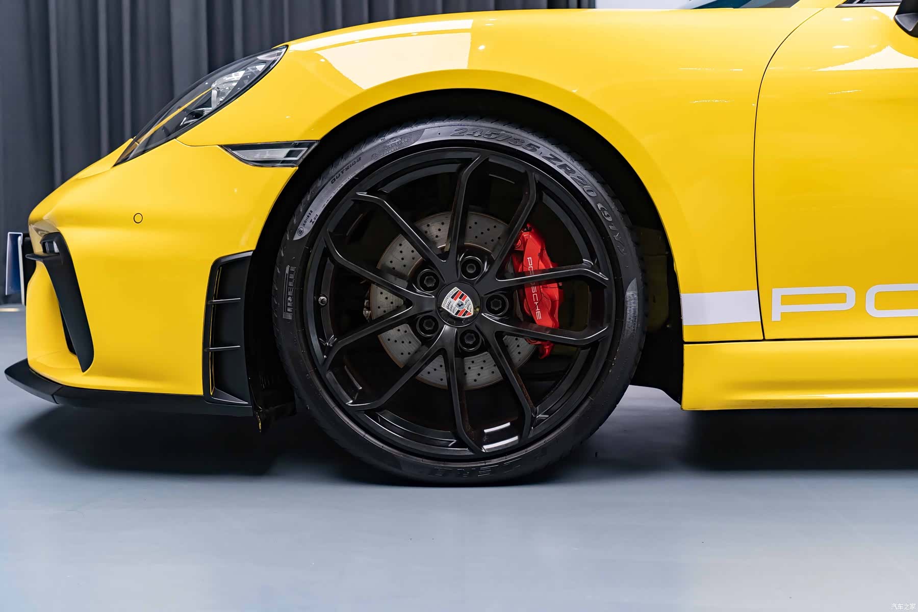 Porsche Cayman, 2018 все фото
