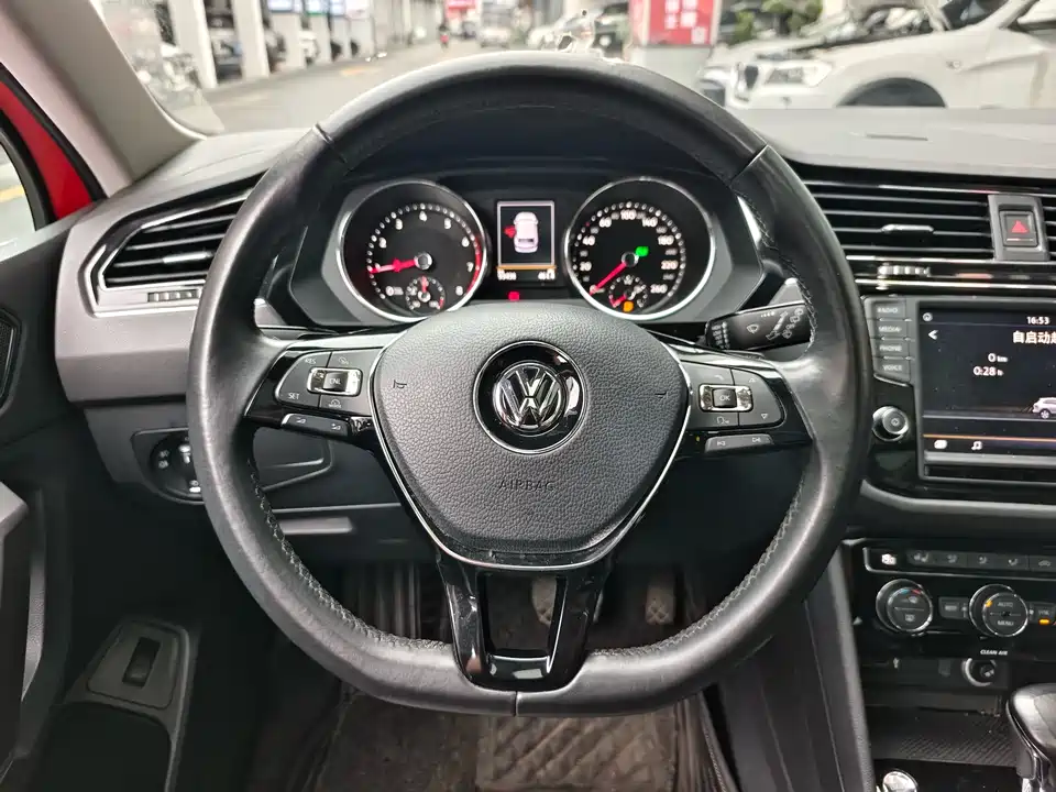 Volkswagen Tiguan L