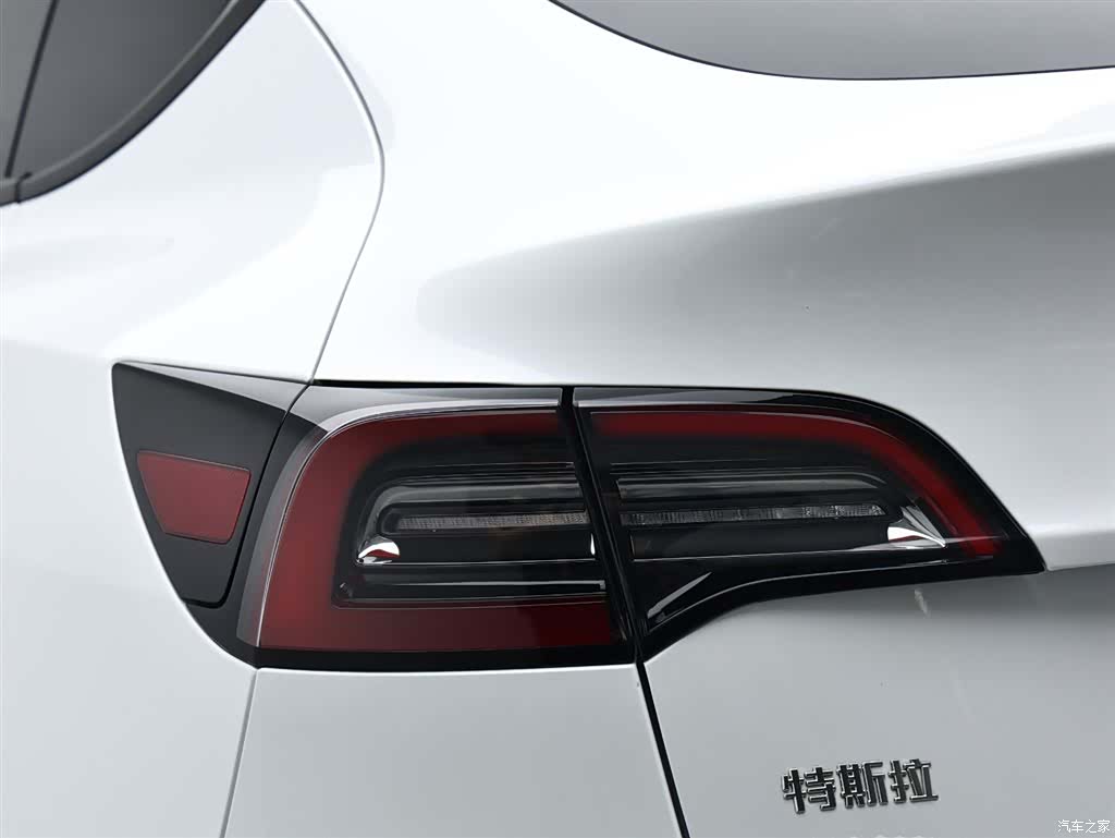 Tesla Model Y, 2024 8