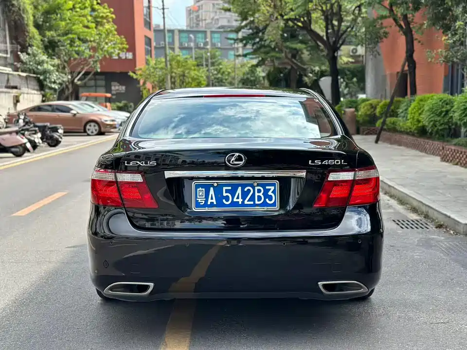 Lexus LS