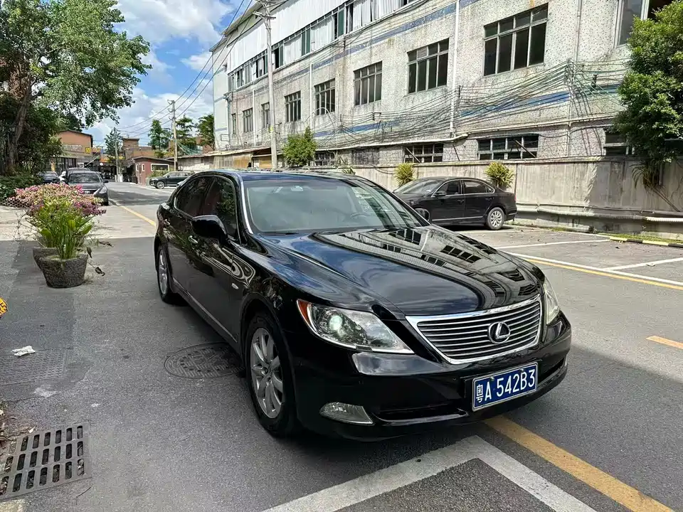 Lexus LS